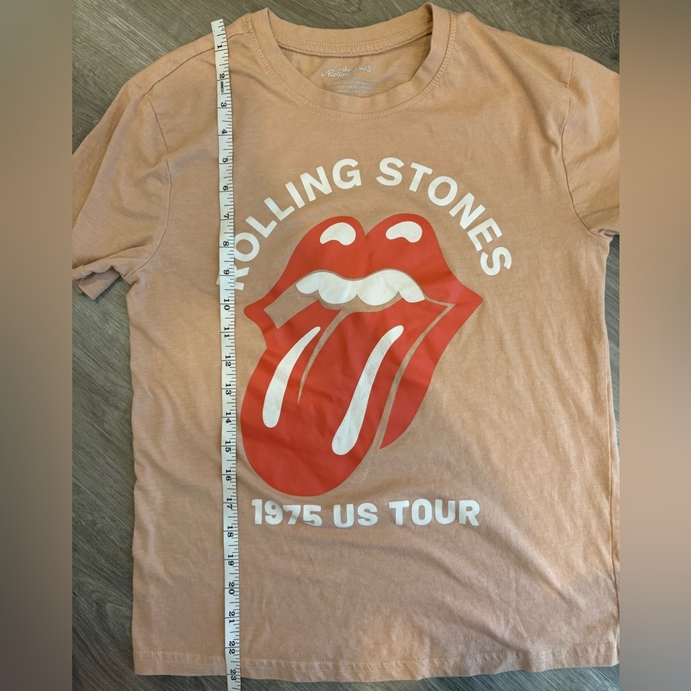 Rolling Stones Logo Band Tee Tan Pale Pink Graphic T-Shirt Size XS Rock Music - Picture 10 of 10